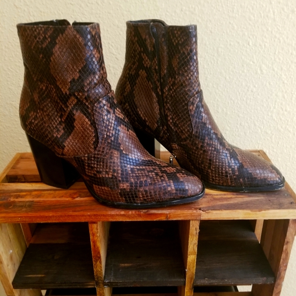 Animal print Zara boots